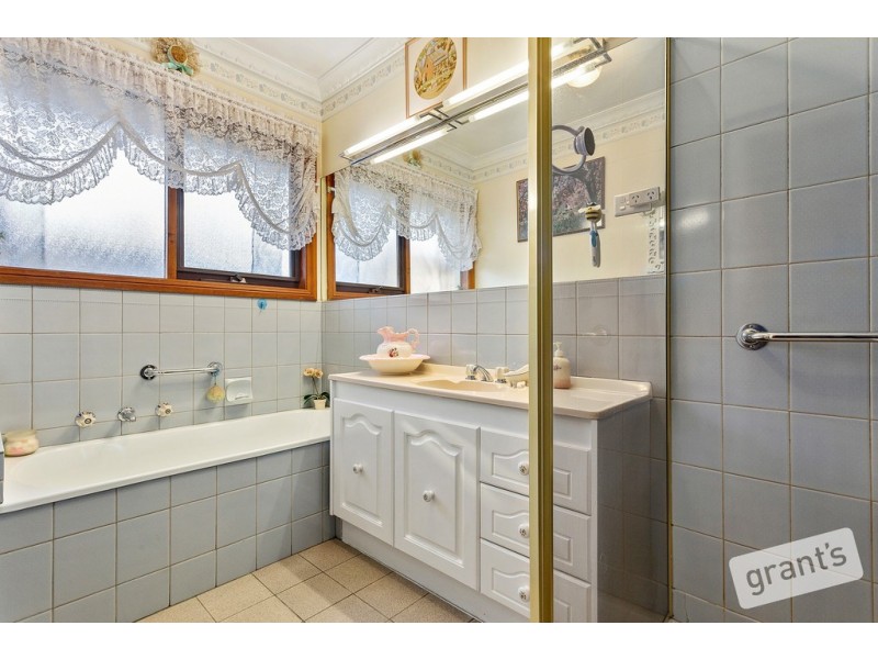 6 Daniher Close, Berwick VIC 3806