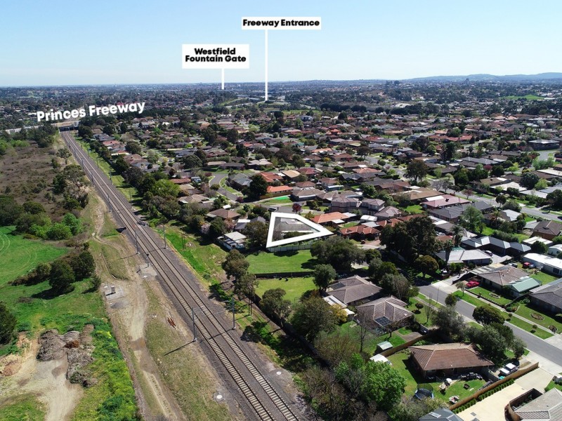 6 Daniher Close, Berwick VIC 3806