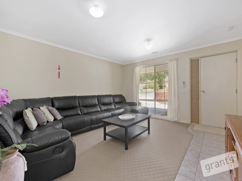 6 Johnsons Place, Pakenham VIC 3810