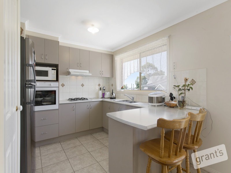 6 Johnsons Place, Pakenham VIC 3810