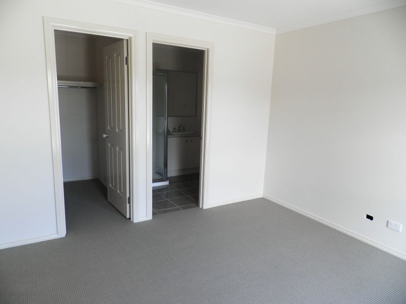 49 Gallery Way, Pakenham VIC 3810