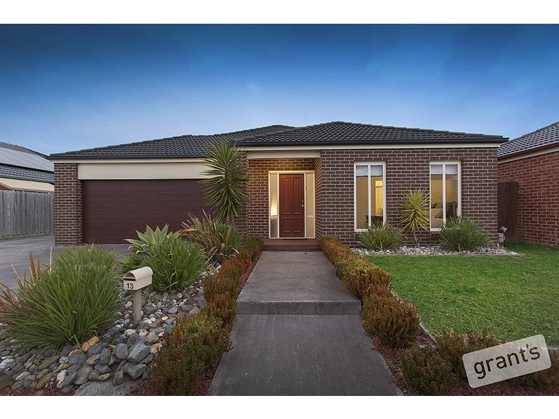 13 Red Gum Circuit, Pakenham VIC 3810