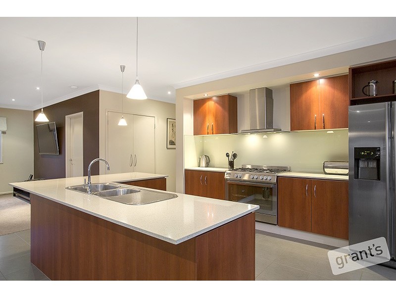 13 Red Gum Circuit, Pakenham VIC 3810