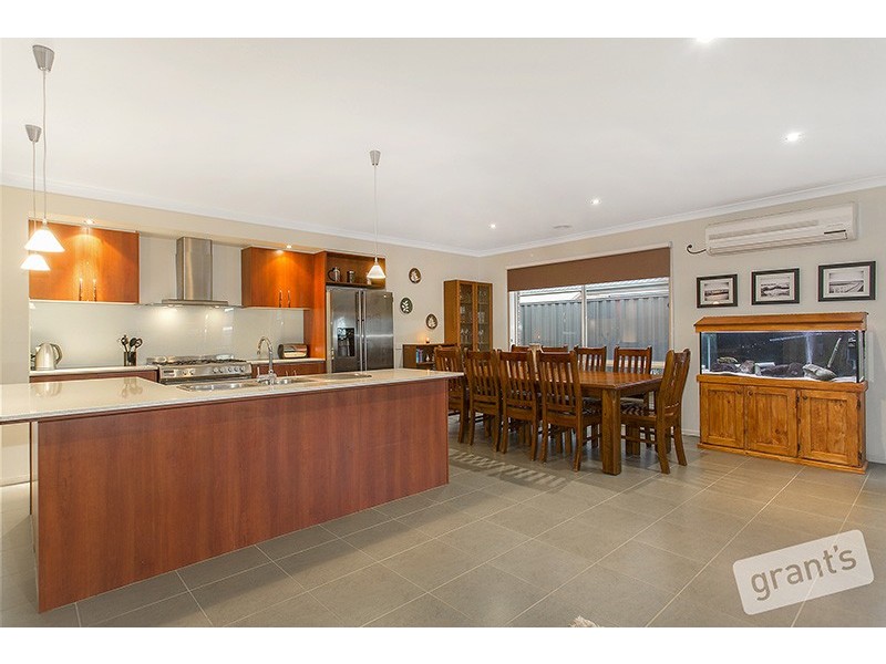 13 Red Gum Circuit, Pakenham VIC 3810