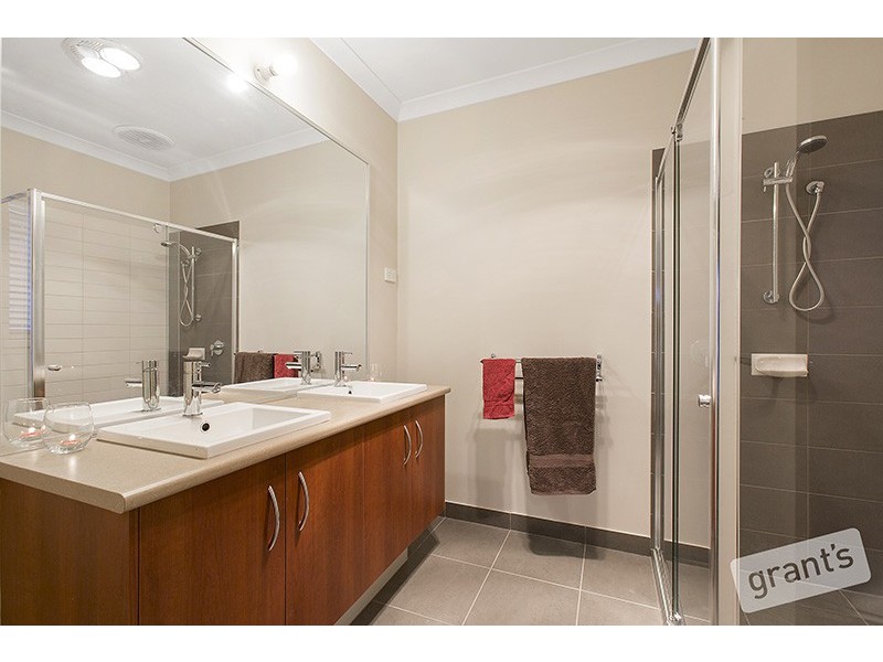 13 Red Gum Circuit, Pakenham VIC 3810