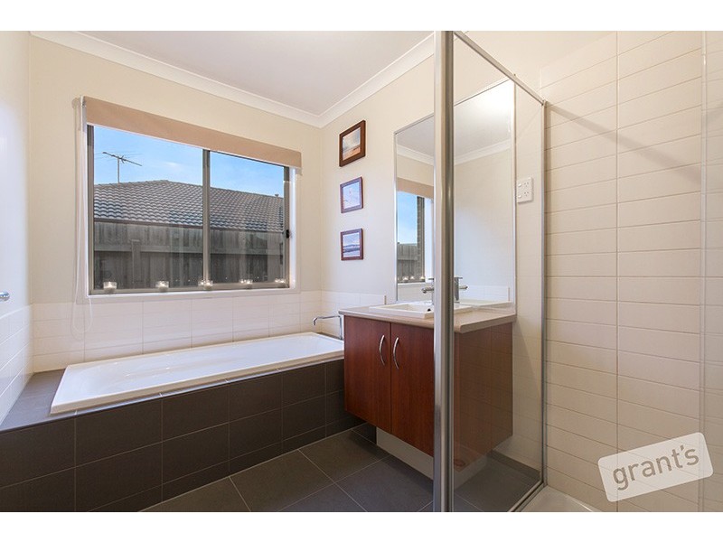 13 Red Gum Circuit, Pakenham VIC 3810