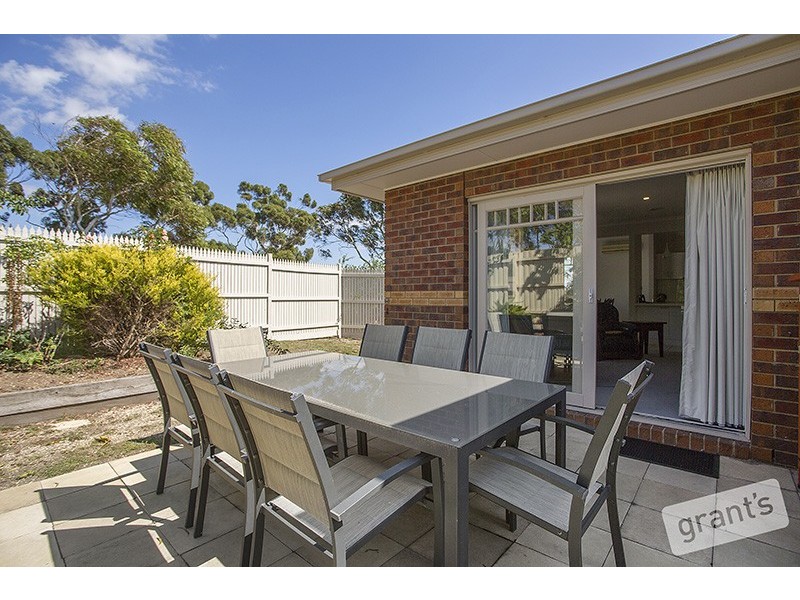 2 Wintersun Road, Berwick VIC 3806