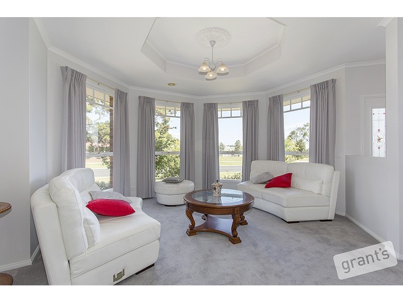 2 Wintersun Road, Berwick VIC 3806