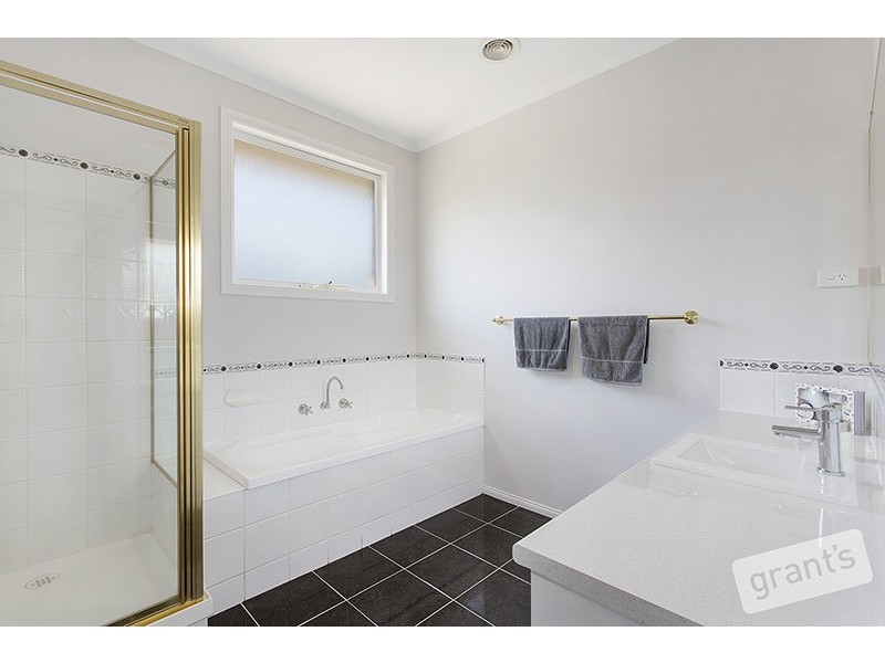 2 Wintersun Road, Berwick VIC 3806