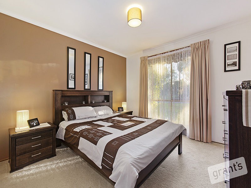 4 Ashton  Place, Pakenham VIC 3810