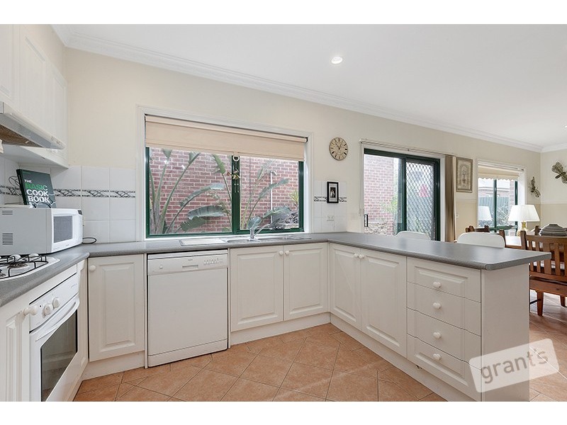 12 Zena Place, Berwick VIC 3806