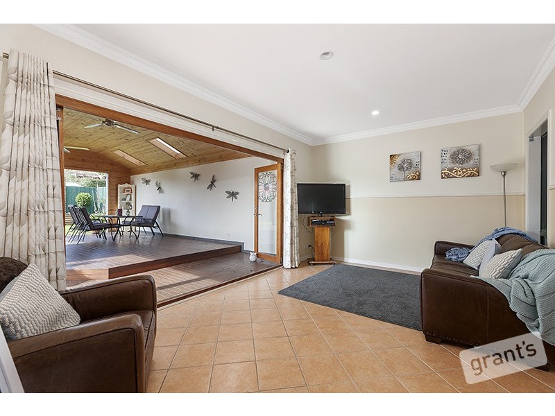 12 Zena Place, Berwick VIC 3806