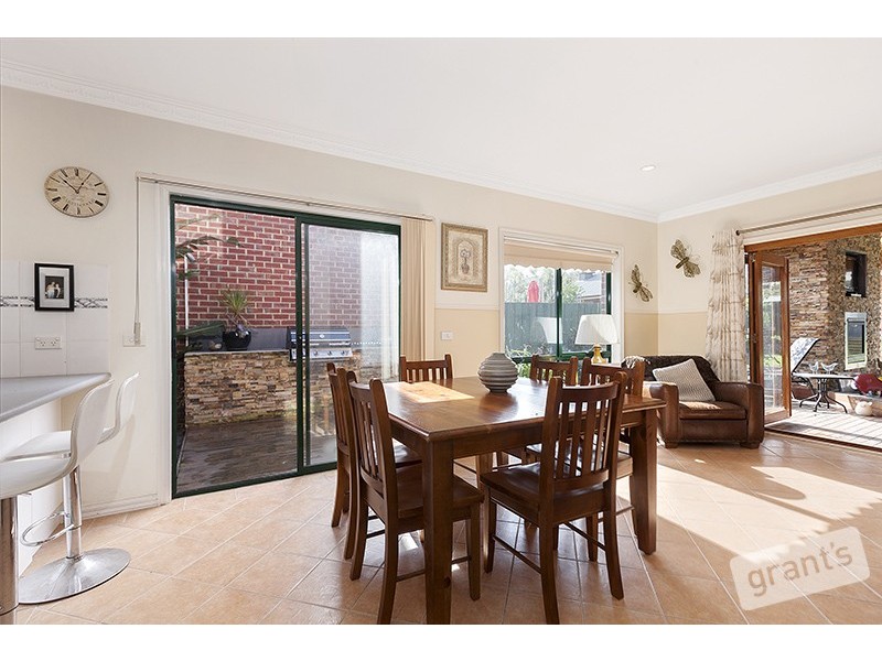 12 Zena Place, Berwick VIC 3806