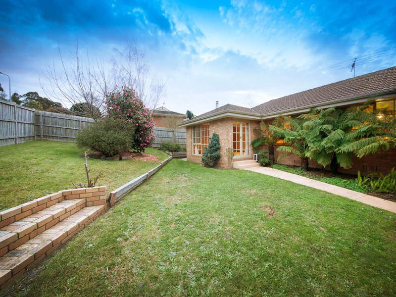 8 Bournevale Drive, Berwick VIC 3806