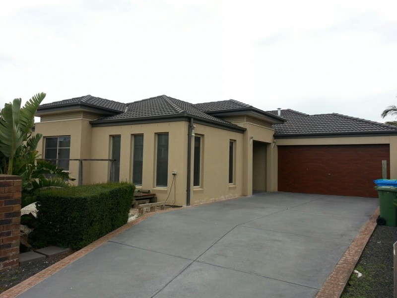 27 Yorkshire Drive, Cranbourne North VIC 3977