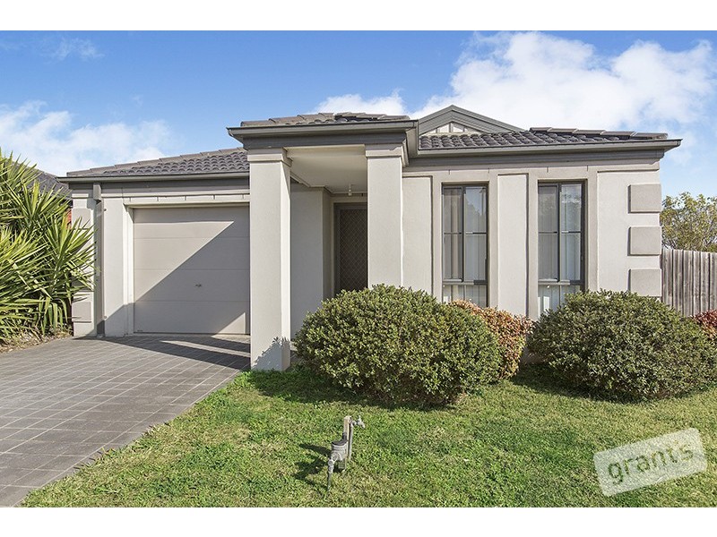 35 Melzak Way, Berwick VIC 3806