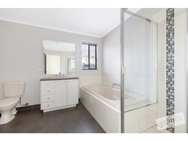 35 Melzak Way, Berwick VIC 3806