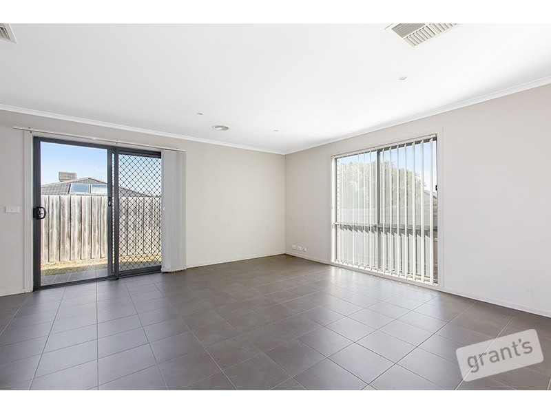 35 Melzak Way, Berwick VIC 3806