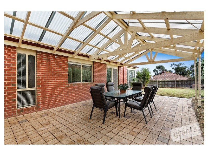 6 Hillandale Rise, Berwick VIC 3806