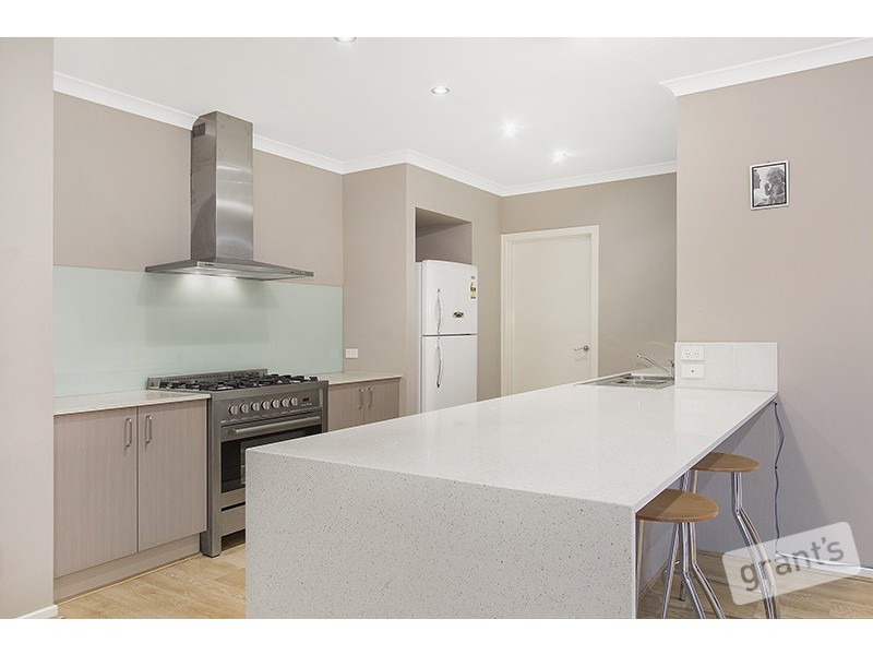 10 Cribb Cove, Narre Warren South VIC 3805