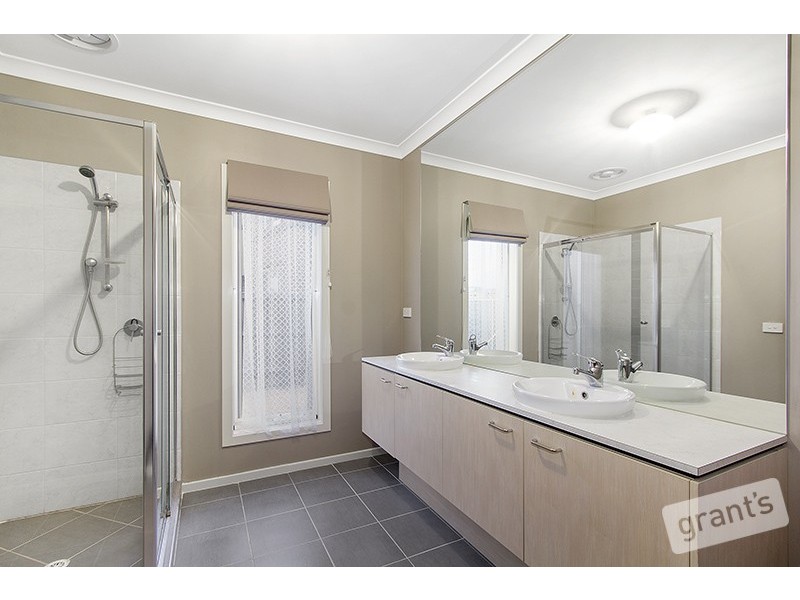 10 Cribb Cove, Narre Warren South VIC 3805