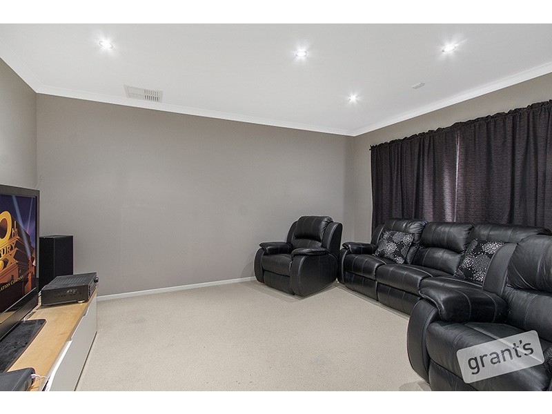 10 Cribb Cove, Narre Warren South VIC 3805