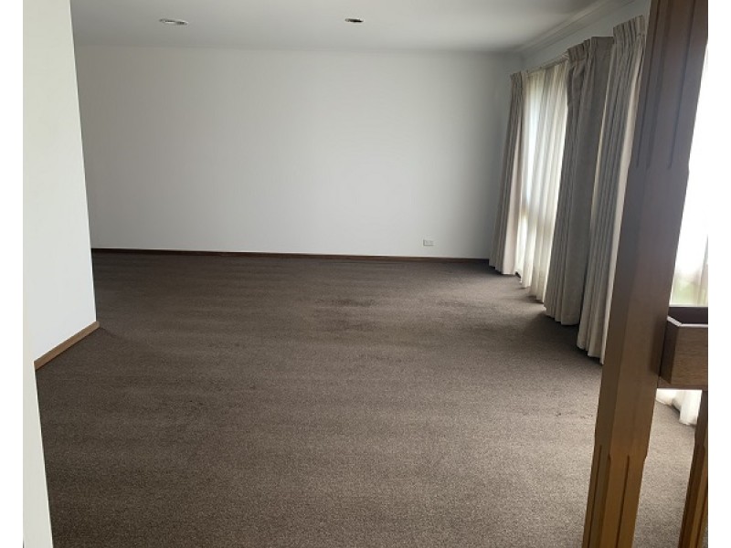 8 Margarita Cl, Berwick VIC 3806