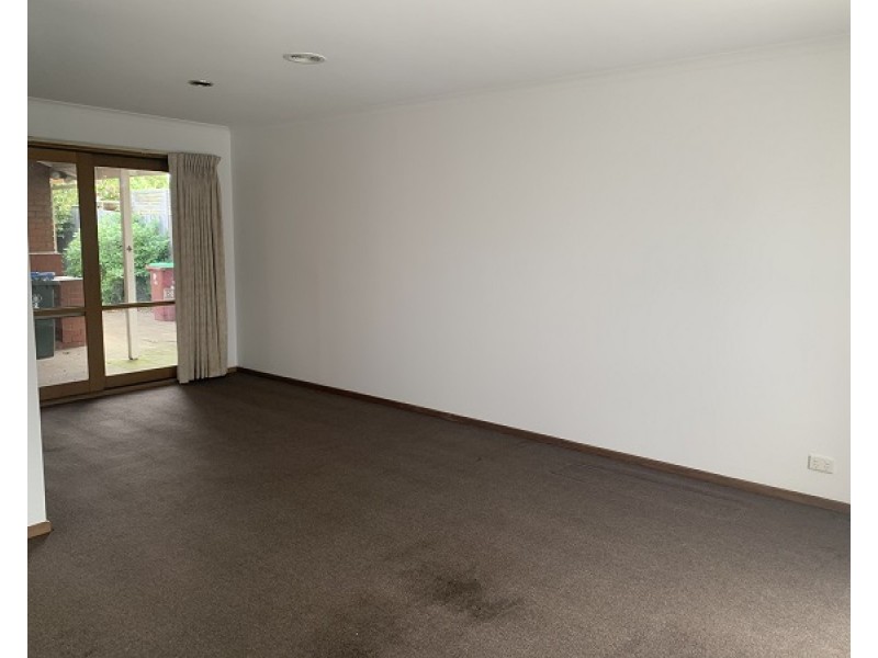 8 Margarita Cl, Berwick VIC 3806