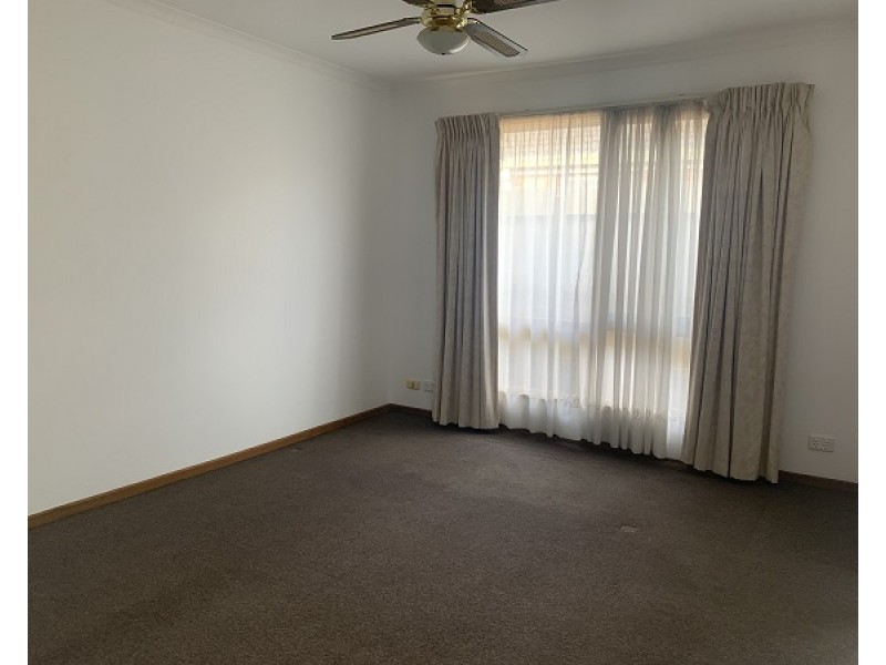 8 Margarita Cl, Berwick VIC 3806
