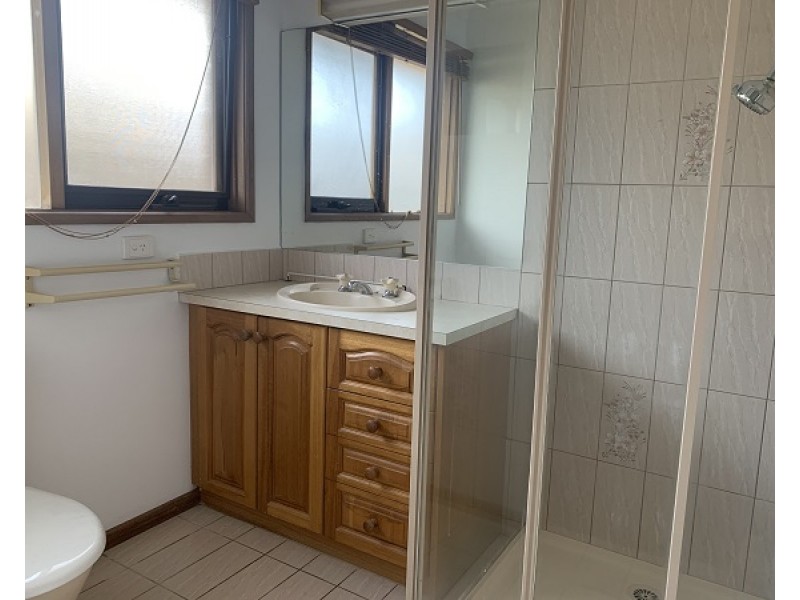 8 Margarita Cl, Berwick VIC 3806