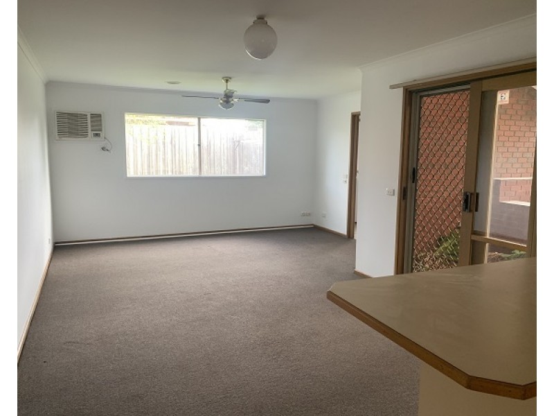 8 Margarita Cl, Berwick VIC 3806