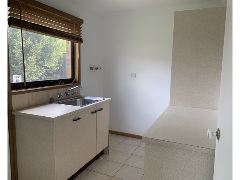 8 Margarita Cl, Berwick VIC 3806