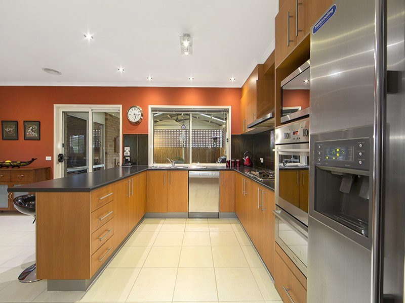 9 The Esplanade, Narre Warren South VIC 3805