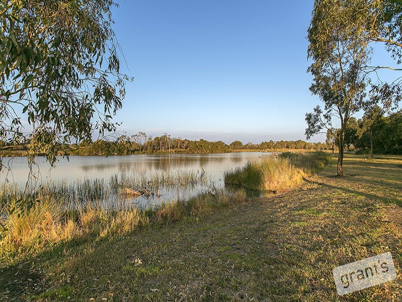 9 The Esplanade, Narre Warren South VIC 3805