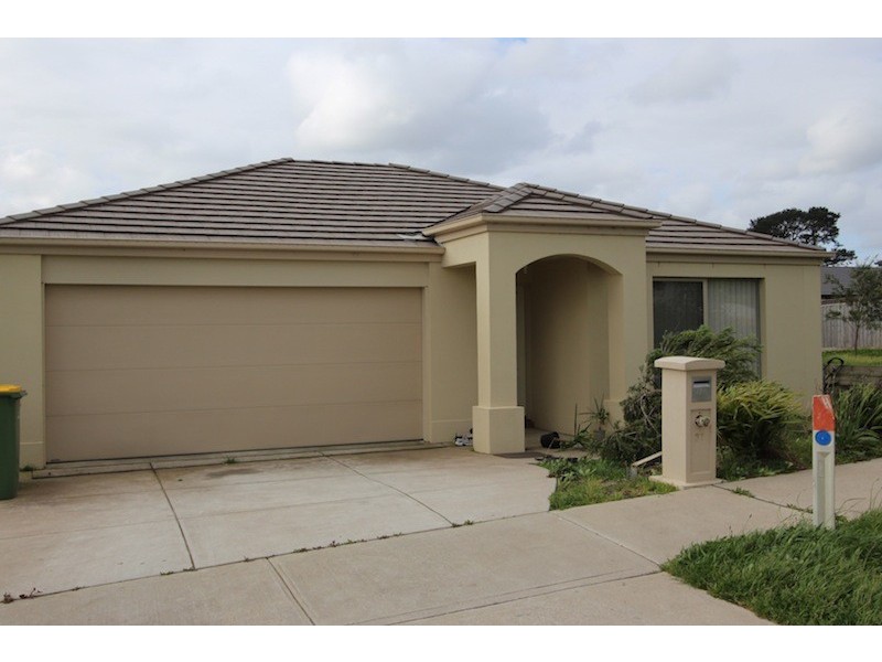 31 Central Avenue, Pakenham VIC 3810