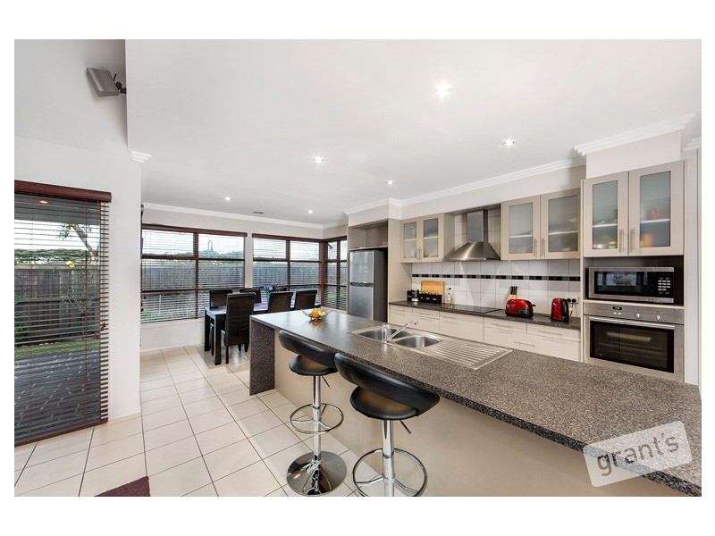 10 Viewgrand Drive, Berwick VIC 3806