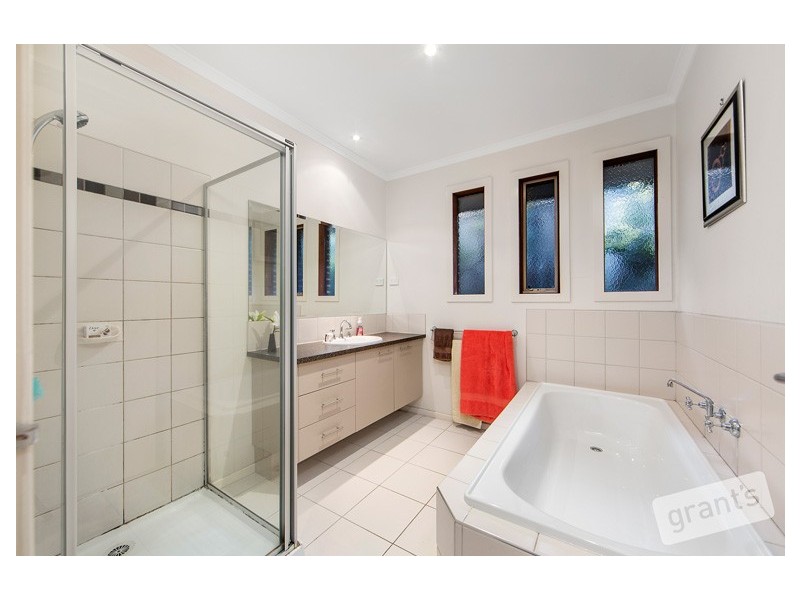 10 Viewgrand Drive, Berwick VIC 3806