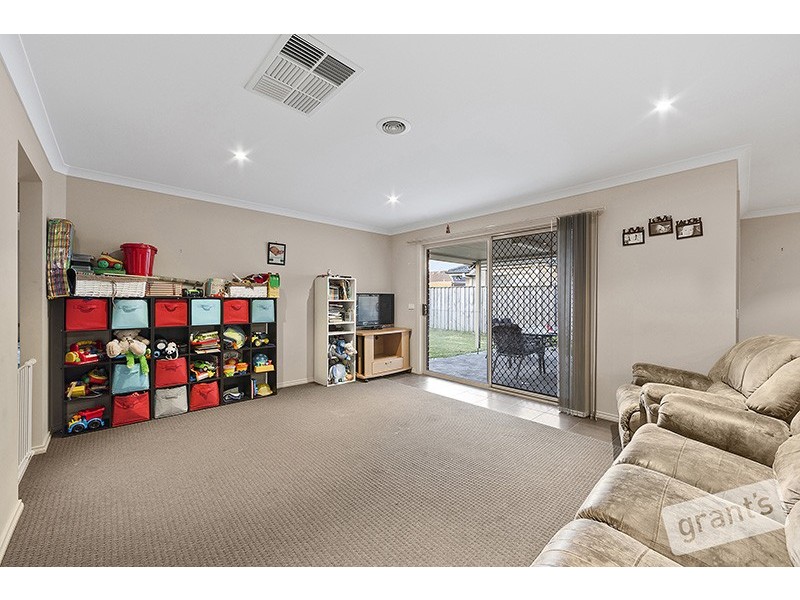 19 Midnight Rise, Cranbourne East VIC 3977