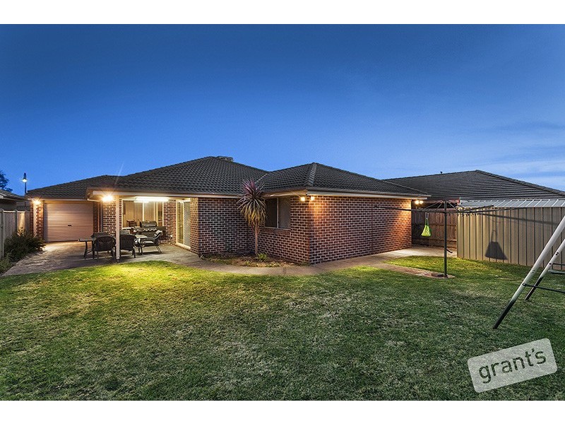 19 Midnight Rise, Cranbourne East VIC 3977
