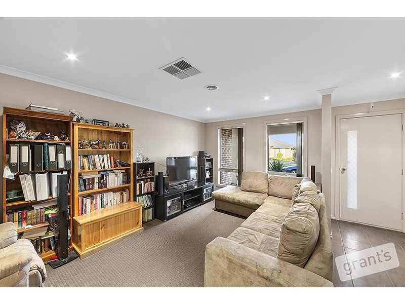 19 Midnight Rise, Cranbourne East VIC 3977