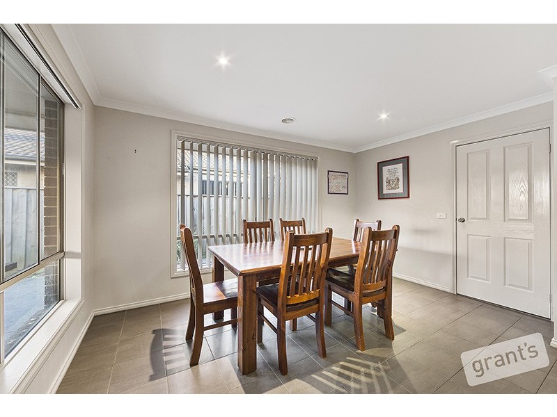 19 Midnight Rise, Cranbourne East VIC 3977