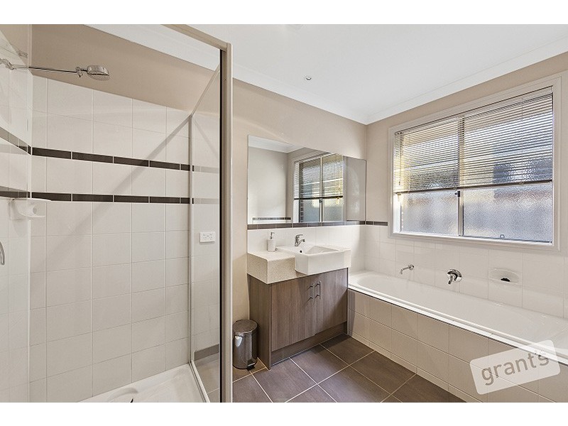 19 Midnight Rise, Cranbourne East VIC 3977