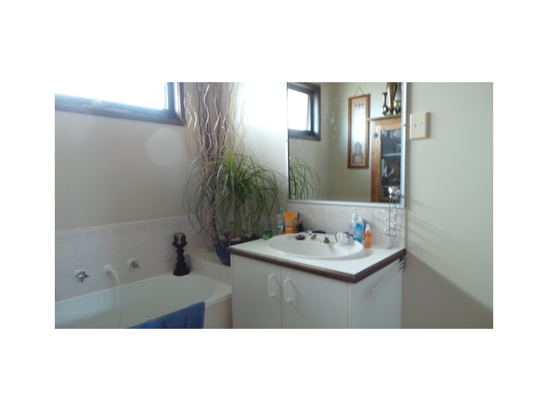 25 Insignia Crescent, Berwick VIC 3806