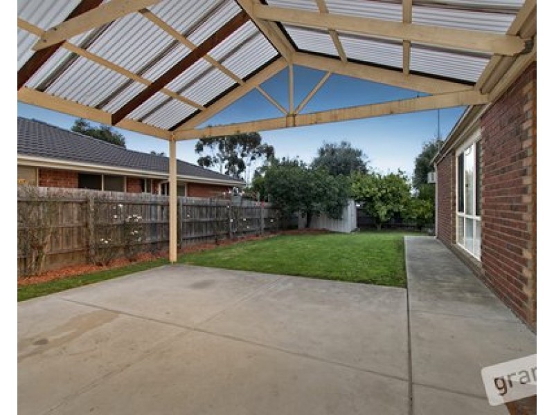 25 Bellevue Drive, Berwick VIC 3806