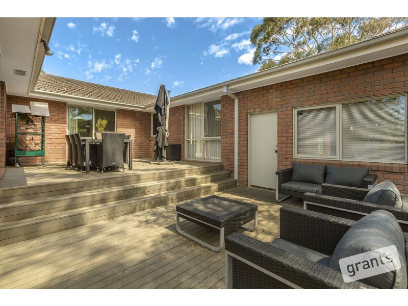 16 Manuka Road, Berwick VIC 3806