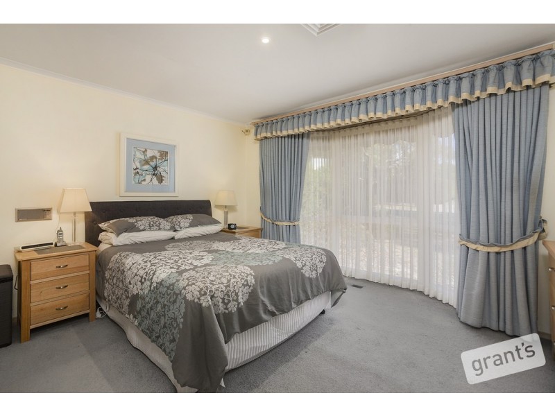 16 Manuka Road, Berwick VIC 3806