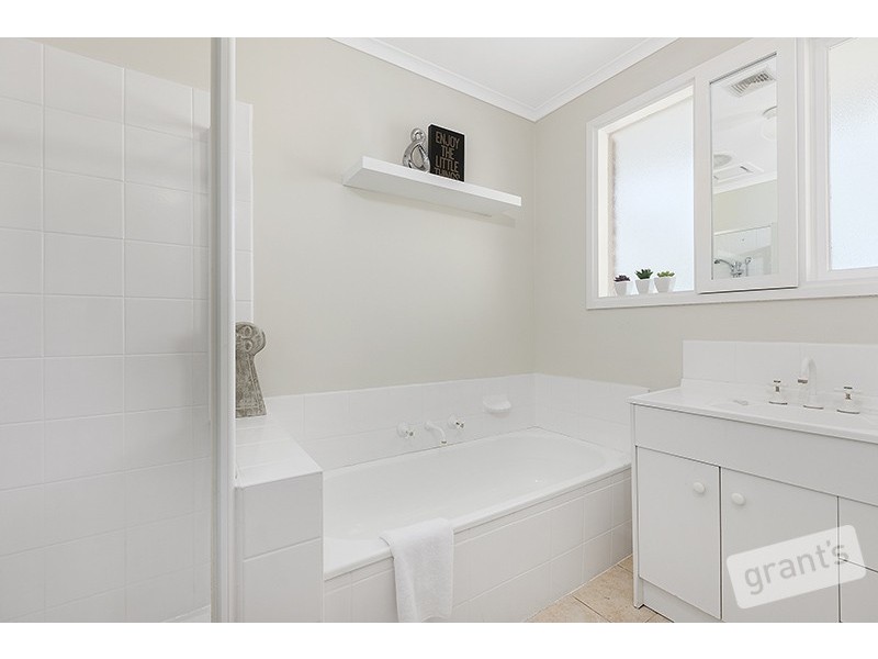4 Torana Court, Doveton VIC 3177