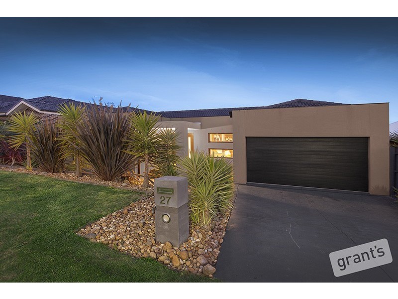 27 Sheldon Drive, Berwick VIC 3806