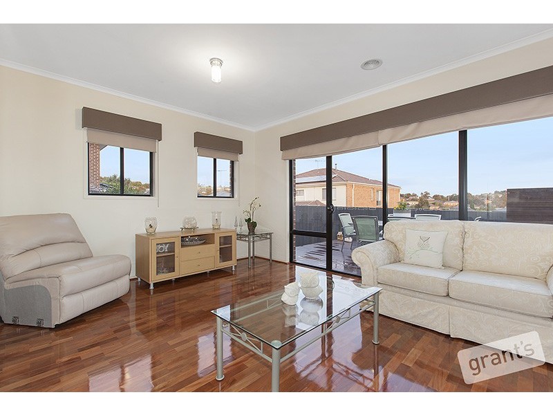 27 Sheldon Drive, Berwick VIC 3806