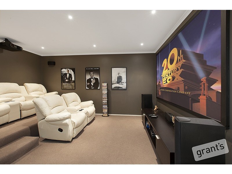 27 Sheldon Drive, Berwick VIC 3806